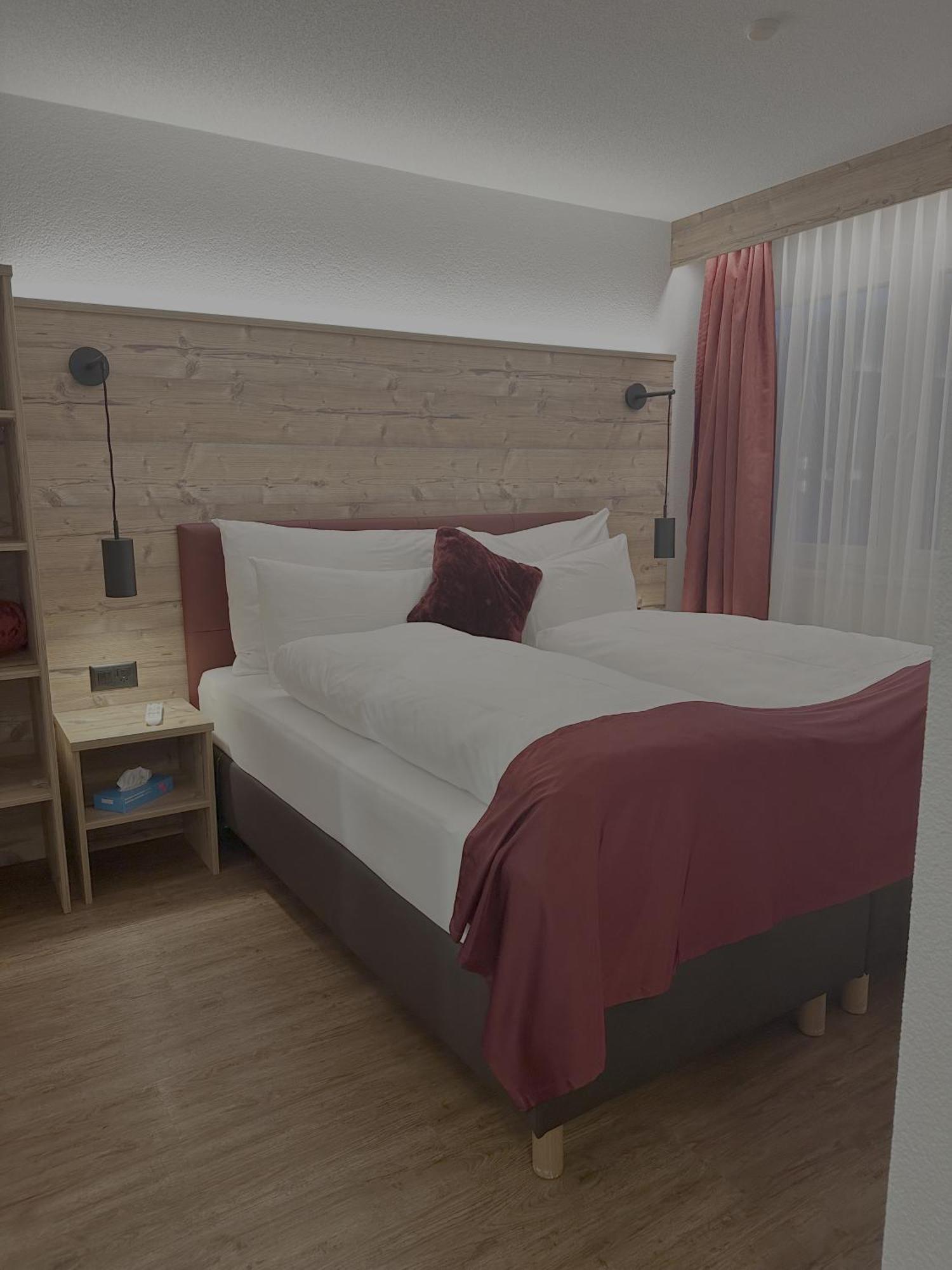 Therme 51° Hotel Physio & Spa Leukerbad Exterior foto